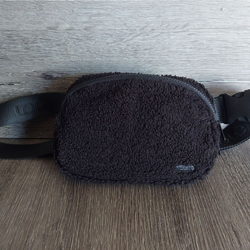 Lole Black Logo Sherpa Waist Bag Fanny Pack